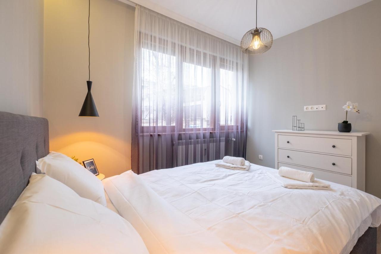 Designer & Cozy 2Bd Flat With A Parking In The City Center By Flat Mаnager Sofia Eksteriør billede